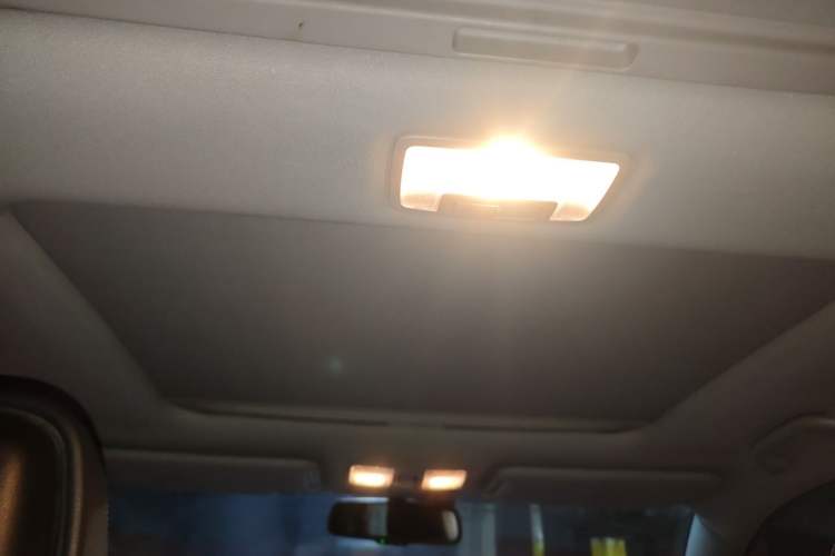 Used Kia Sorento 2012 2.4L Gasoline Luxury Edition Headliner