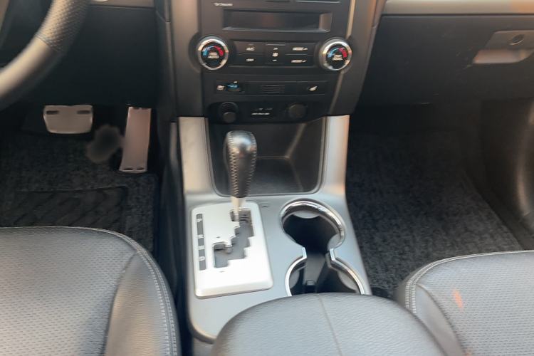 Used Kia Sorento 2012 2.4L Gasoline Supreme Edition Interior 10