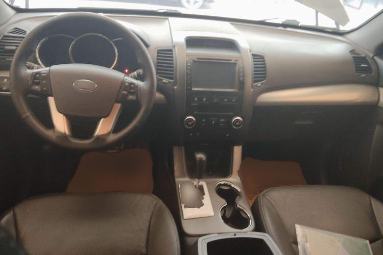 Used Kia Sorento 2012 2.4L Gasoline Supreme Edition Interior 2