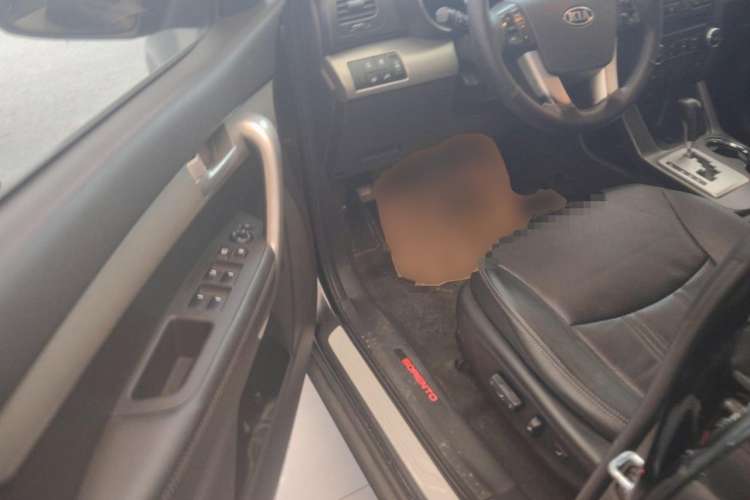 Used Kia Sorento 2012 2.4L Gasoline Supreme Edition Interior 3