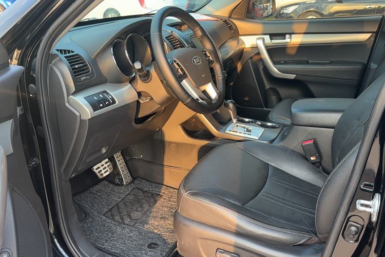 Used Kia Sorento 2012 2.4L Gasoline Supreme Edition Interior 5