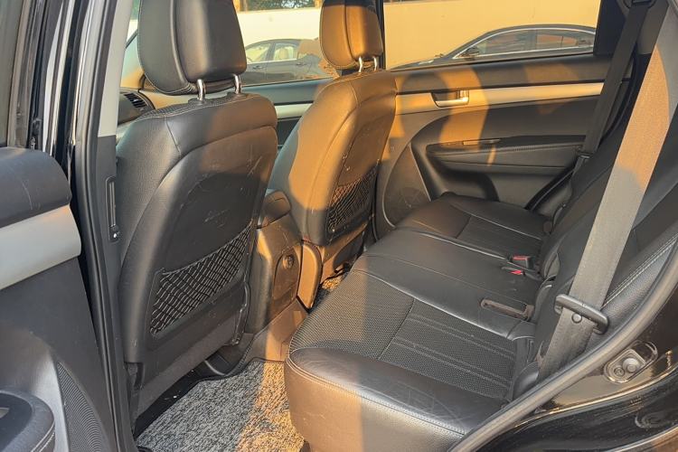 Used Kia Sorento 2012 2.4L Gasoline Supreme Edition Interior 6