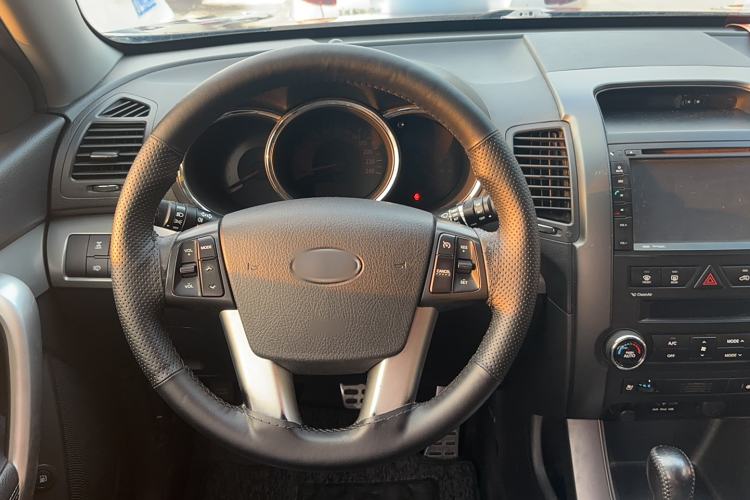 Used Kia Sorento 2012 2.4L Gasoline Supreme Edition Interior 8