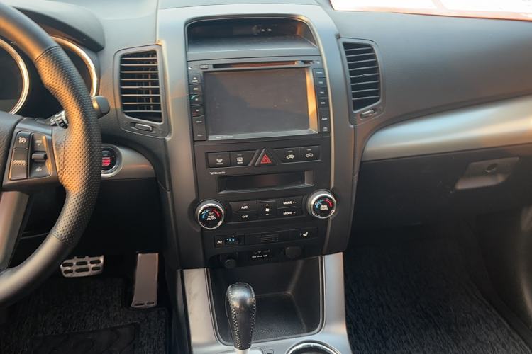 Used Kia Sorento 2012 2.4L Gasoline Supreme Edition Interior 9