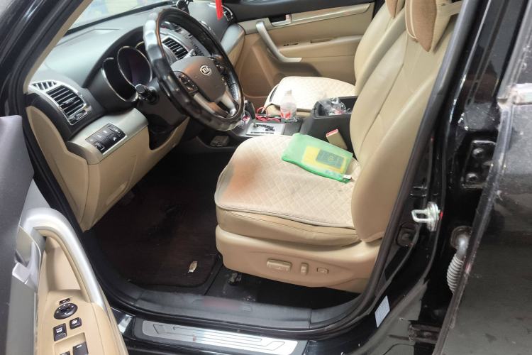 Used Kia Sorento 2012 2.4L Gasoline Luxury Edition Left Front Seat