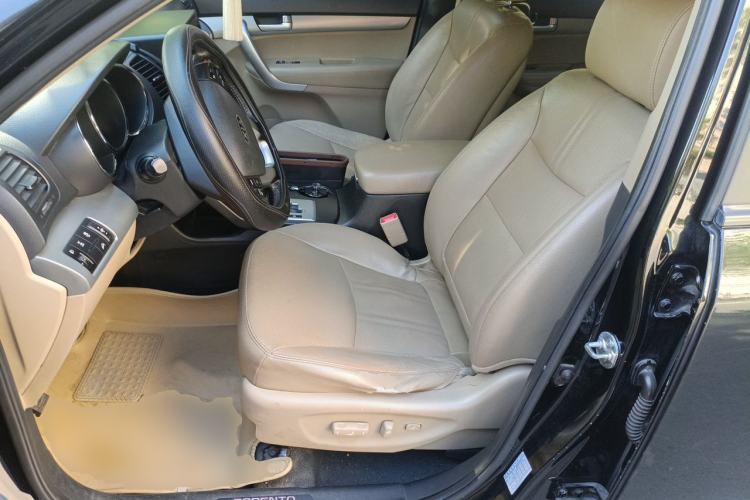 Used Kia Sorento 2012 2.4L Gasoline Luxury Edition Left Front Seat