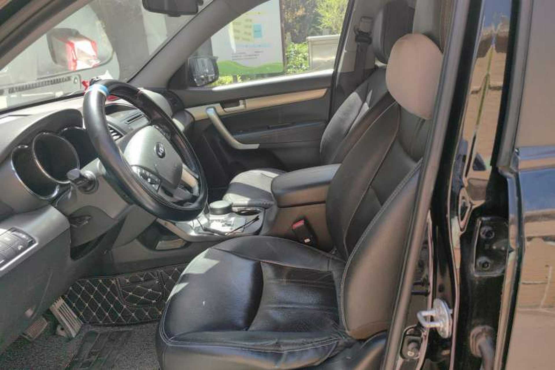Used Kia Sorento 2012 2.4L Gasoline Luxury Edition Left Front Seat