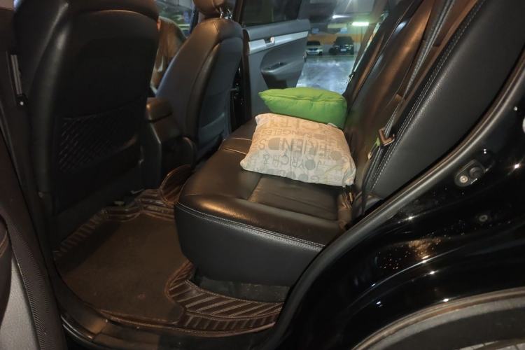 Used Kia Sorento 2012 2.4L Gasoline Luxury Edition Left Rear Seat