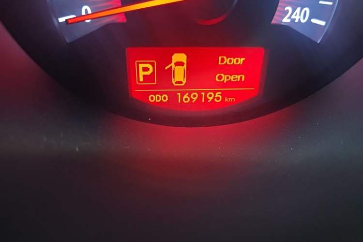 Used Kia Sorento 2012 2.4L Gasoline Luxury Edition Odometer Close Up