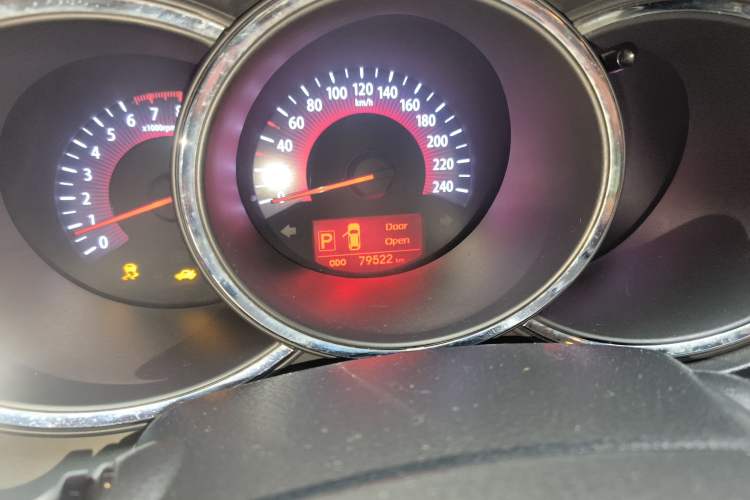 Used Kia Sorento 2012 2.4L Gasoline Luxury Edition Odometer Close Up