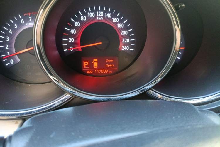 Used Kia Sorento 2012 2.4L Gasoline Luxury Edition Odometer Close Up