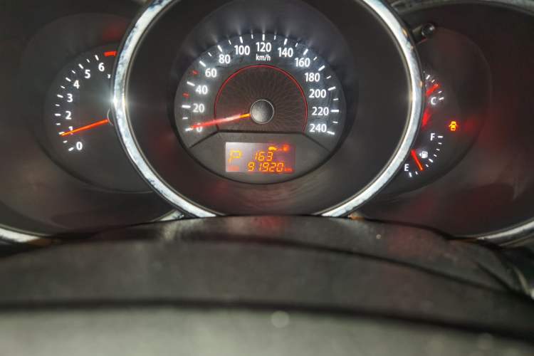 Used Kia Sorento 2012 2.4L Gasoline Comfort Edition Odometer Close Up