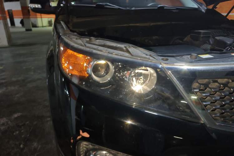 Used Kia Sorento 2012 2.4L Gasoline Luxury Edition Right Front Headlight