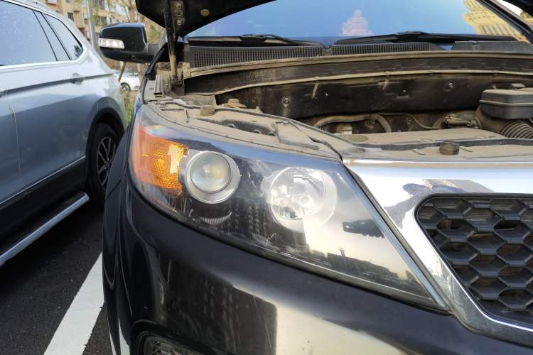 Used Kia Sorento 2012 2.4L Gasoline Comfort Edition Right Front Headlight