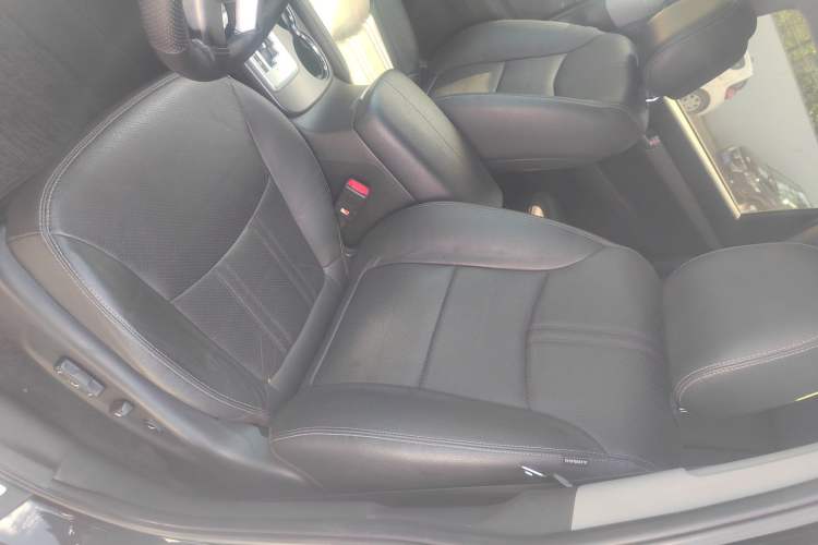 Used Kia Sorento 2012 2.4L Gasoline Supreme Edition Right Front Seat