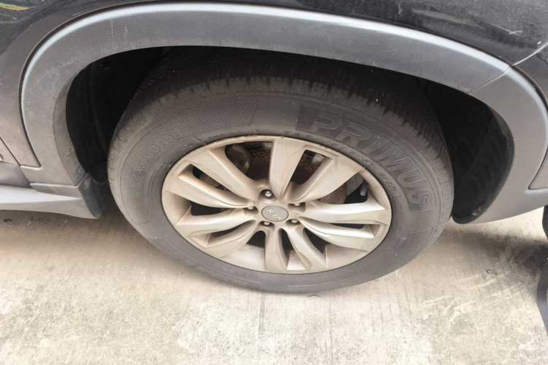 Used Kia Sorento 2012 2.4L Gasoline Luxury Edition Right Front Wheel Hub