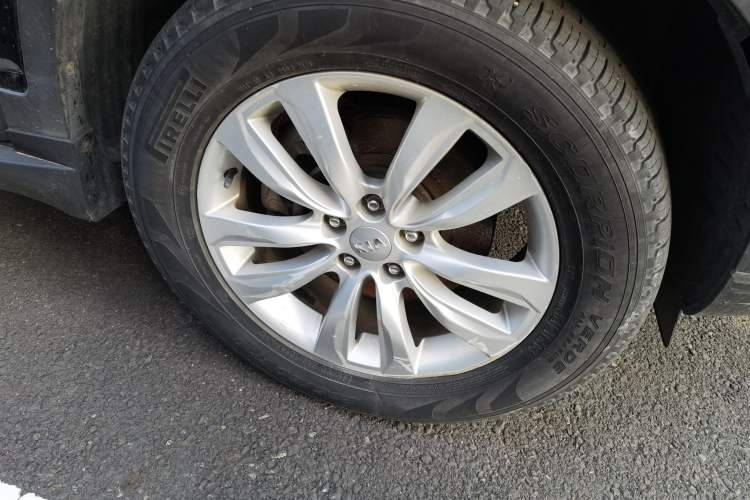 Used Kia Sorento 2012 2.4L Gasoline Comfort Edition Right Front Wheel Hub