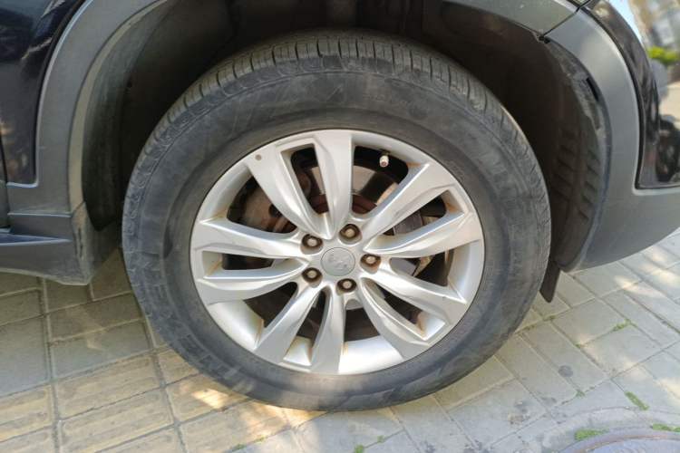 Used Kia Sorento 2012 2.4L Gasoline Luxury Edition Right Front Wheel Hub