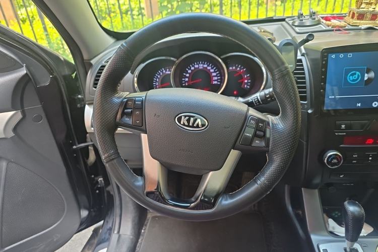Used Kia Sorento 2012 2.4L Gasoline Luxury Edition Steering Wheel