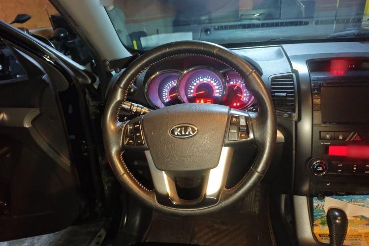 Used Kia Sorento 2012 2.4L Gasoline Luxury Edition Steering Wheel