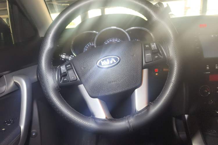 Used Kia Sorento 2012 2.4L Gasoline Luxury Edition Steering Wheel