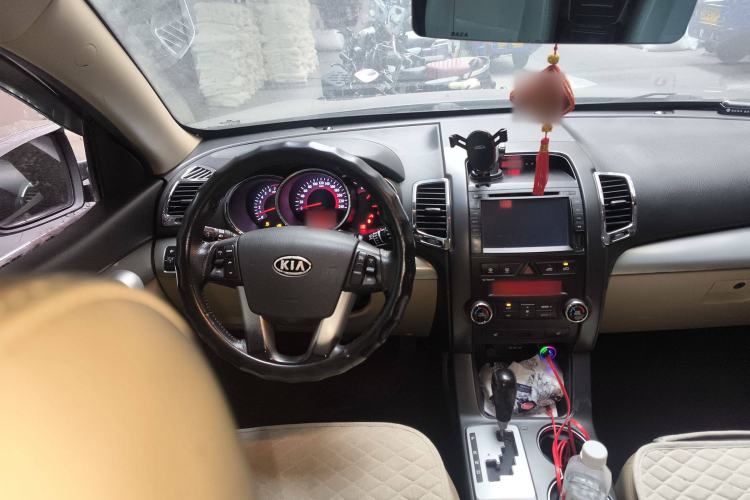 Used Kia Sorento 2012 2.4L Gasoline Luxury Edition Steering Wheel