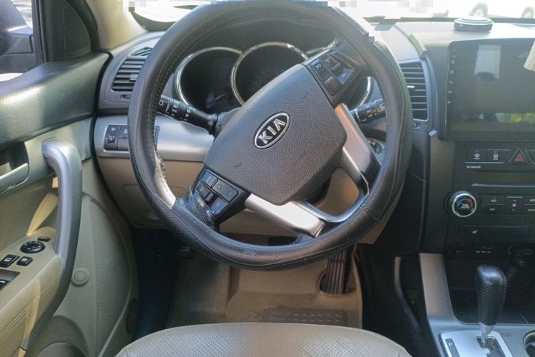 Used Kia Sorento 2012 2.4L Gasoline Luxury Edition Steering Wheel
