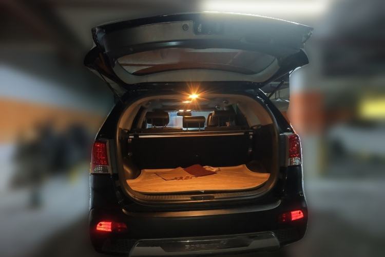 Used Kia Sorento 2012 2.4L Gasoline Luxury Edition Trunk