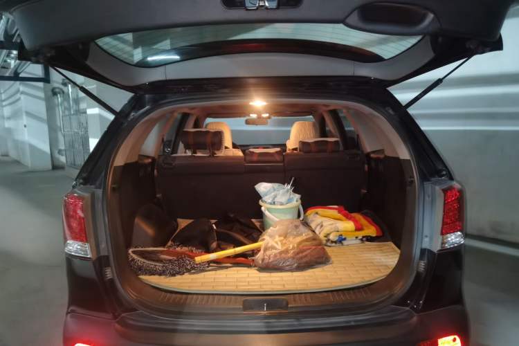 Used Kia Sorento 2012 2.4L Gasoline Comfort Edition Trunk