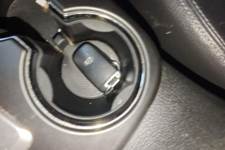 Used Kia Sorento 2012 2.4L Gasoline Luxury Edition Vehicle Key