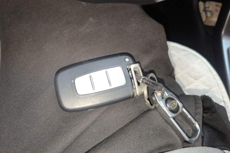 Used Kia Sorento 2012 2.4L Gasoline Luxury Edition Vehicle Key