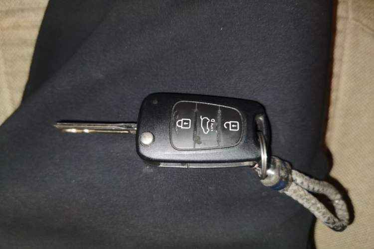 Used Kia Sorento 2012 2.4L Gasoline Comfort Edition Vehicle Key