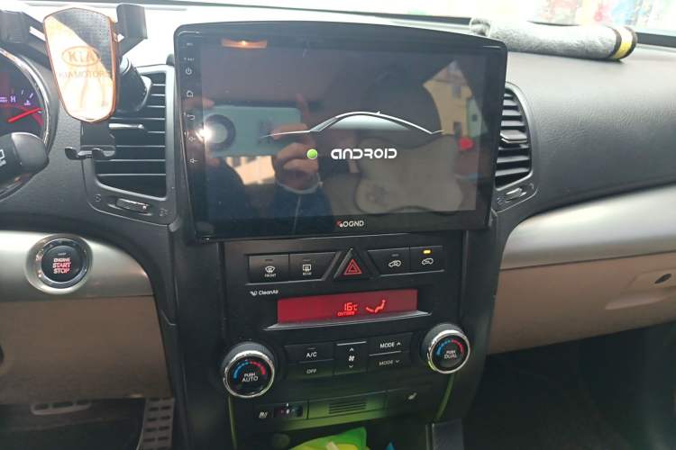 Used Kia Sorento 2012 2.2T Diesel Supreme Edition Audio And AC Panel