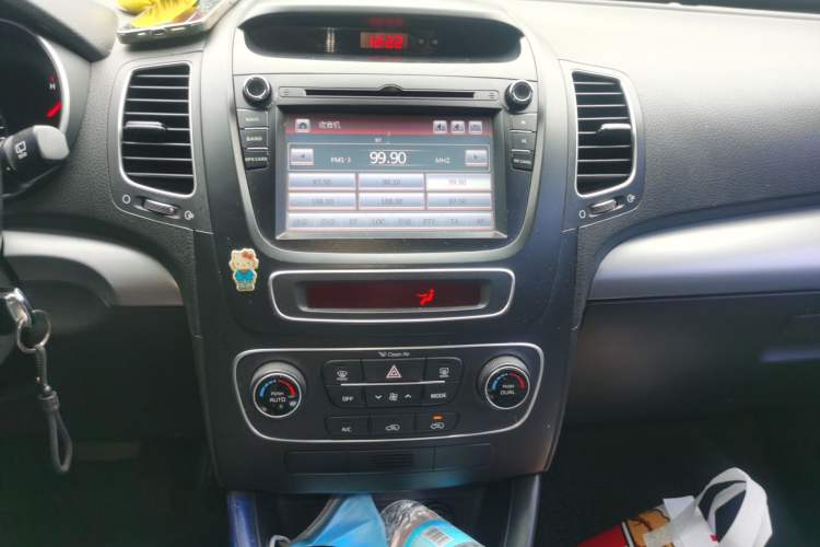 Used Kia Sorento 2012 2.4L Gasoline Comfort Edition Audio And AC Panel