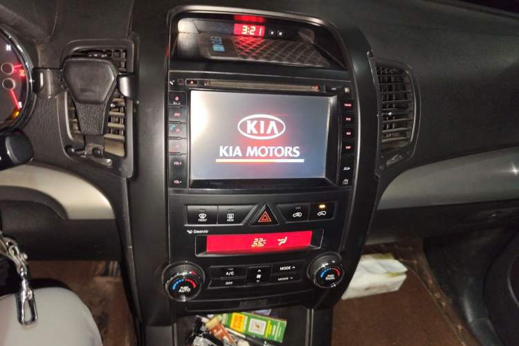 Used Kia Sorento 2012 2.2T Diesel Comfort Edition Audio And AC Panel
