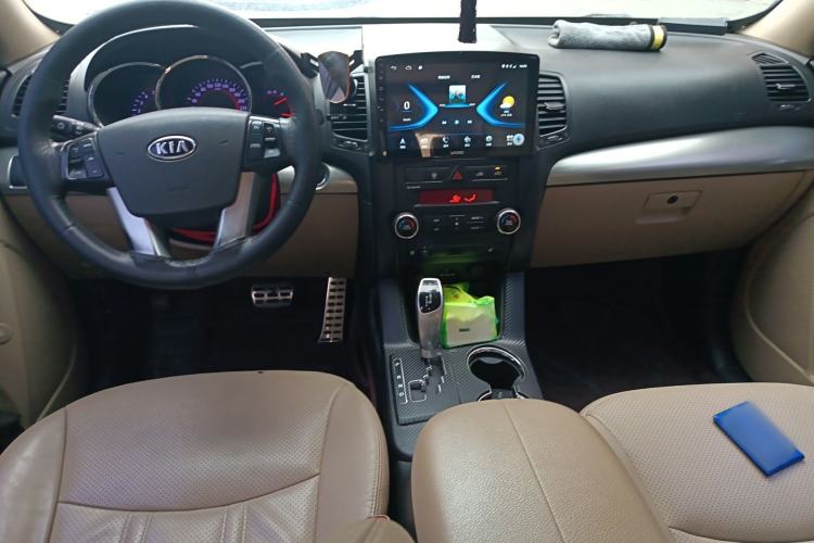 Used Kia Sorento 2012 2.2T Diesel Supreme Edition Center Console