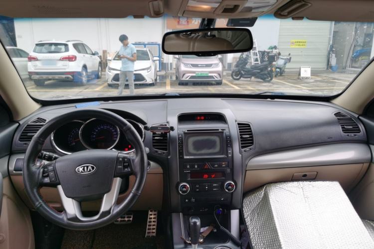 Used Kia Sorento 2012 2.4L Gasoline Supreme Edition Center Console