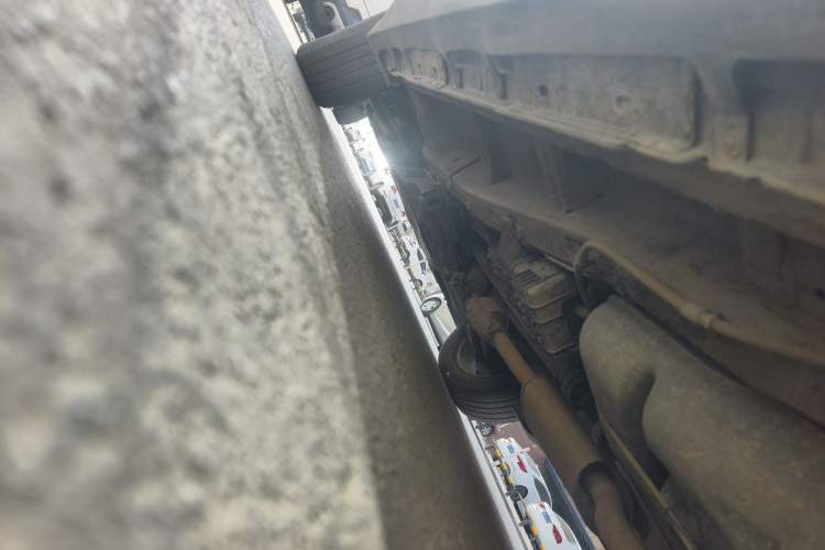 Used Kia Sorento 2012 2.4L Gasoline Supreme Edition Chassis Rear Left
