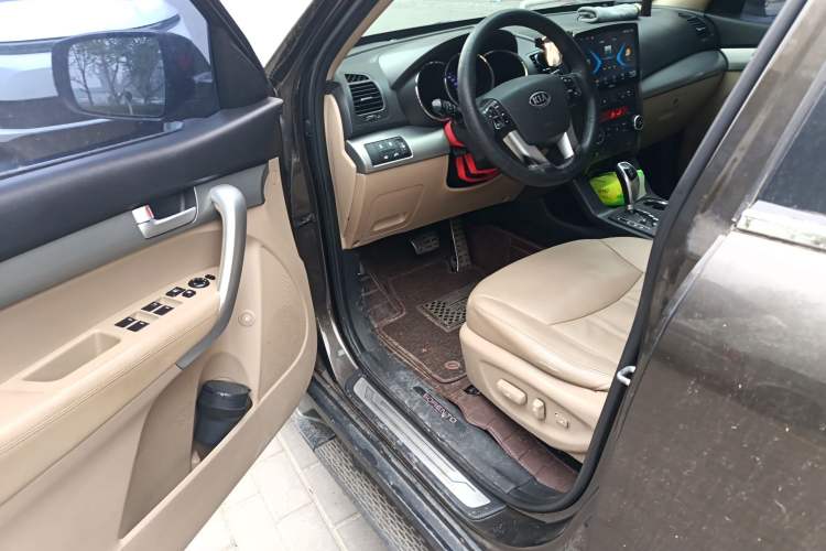 Used Kia Sorento 2012 2.2T Diesel Supreme Edition Driver Seat