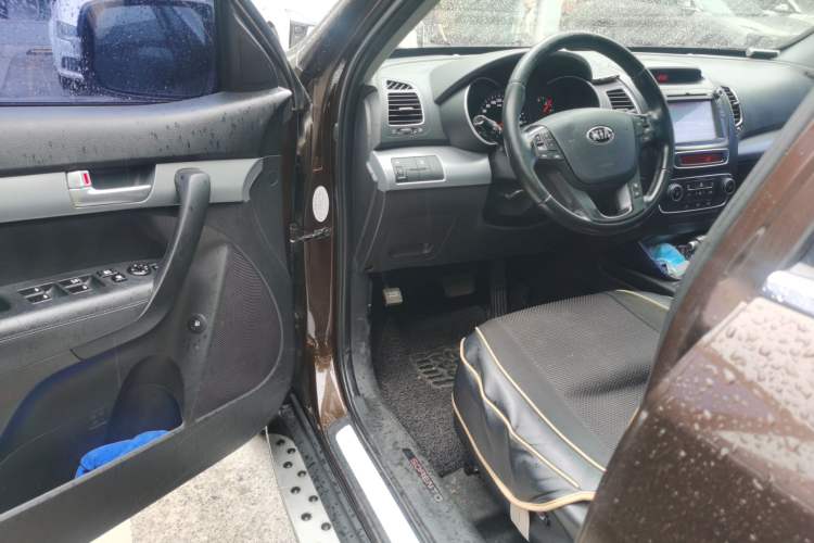Used Kia Sorento 2012 2.4L Gasoline Comfort Edition Driver Seat