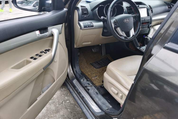 Used Kia Sorento 2012 2.4L Gasoline Supreme Edition Driver Seat