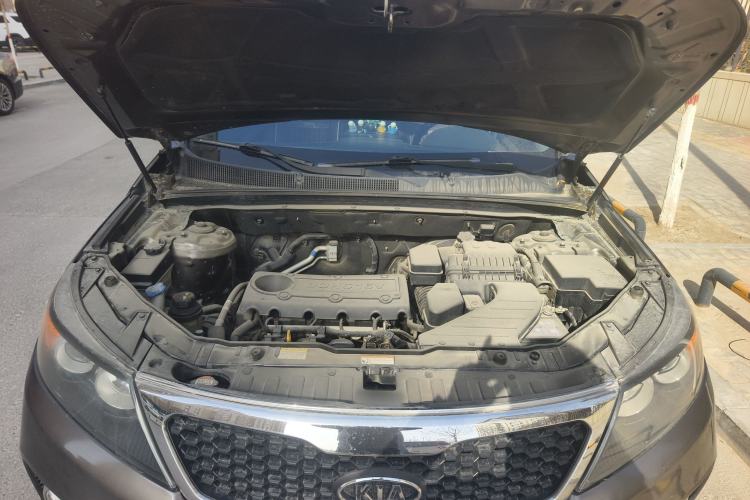 Used Kia Sorento 2012 2.4L Gasoline Supreme Edition Engine Bay