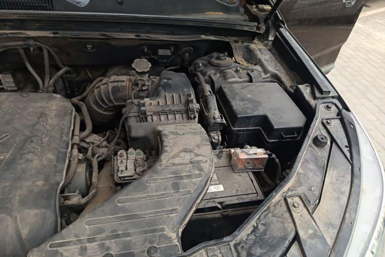 Used Kia Sorento 2012 2.2T Diesel Supreme Edition Engine Bay Left