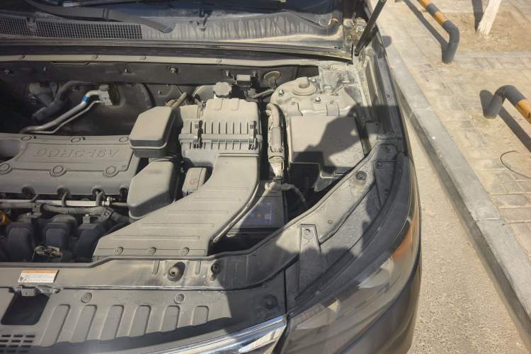 Used Kia Sorento 2012 2.4L Gasoline Supreme Edition Engine Bay Left