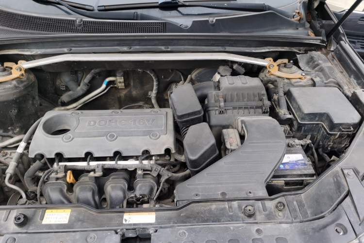 Used Kia Sorento 2012 2.4L Gasoline Supreme Edition Engine Bay Left