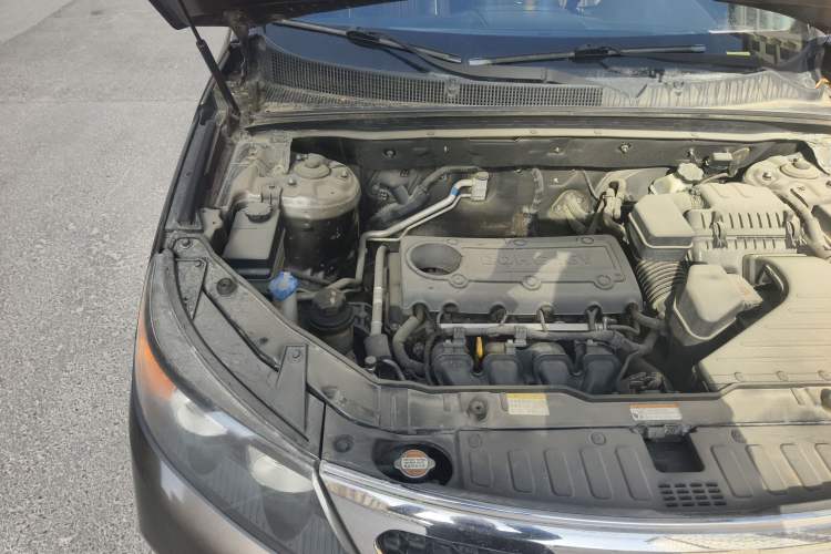 Used Kia Sorento 2012 2.4L Gasoline Supreme Edition Engine Bay Right
