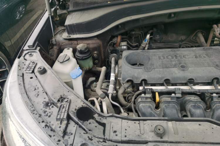 Used Kia Sorento 2012 2.4L Gasoline Comfort Edition Engine Bay Right