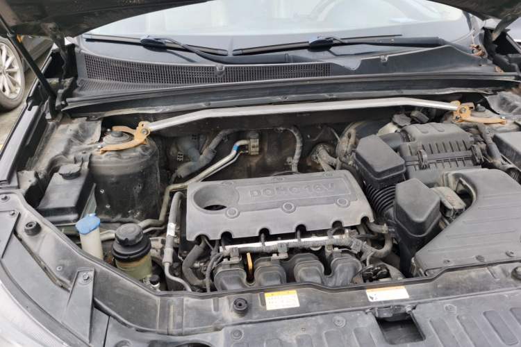 Used Kia Sorento 2012 2.4L Gasoline Supreme Edition Engine Bay Right