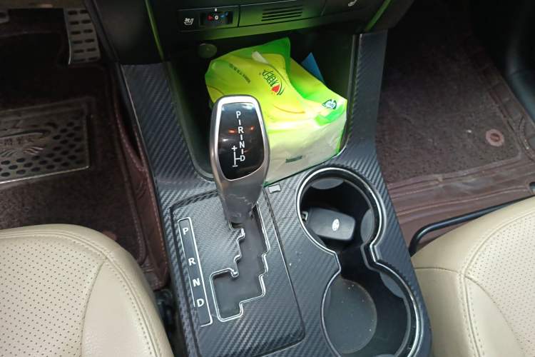 Used Kia Sorento 2012 2.2T Diesel Supreme Edition Gear Lever