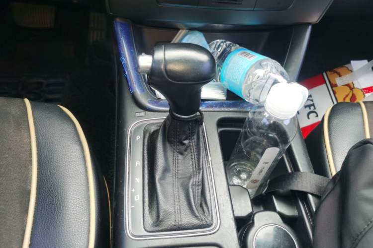 Used Kia Sorento 2012 2.4L Gasoline Comfort Edition Gear Lever